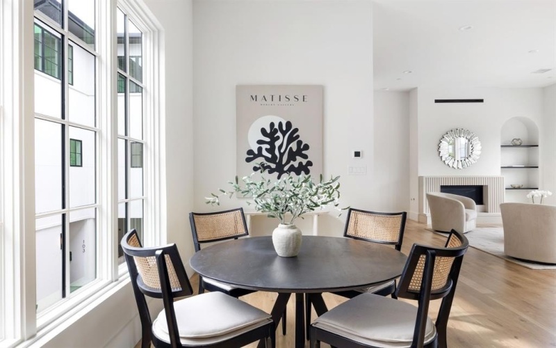 3939 Hawthorne #102, Dallas, TX 75219, 2 Bedrooms Bedrooms, ,2 BathroomsBathrooms,Residential,For Sale,3939 Hawthorne,0,21063849