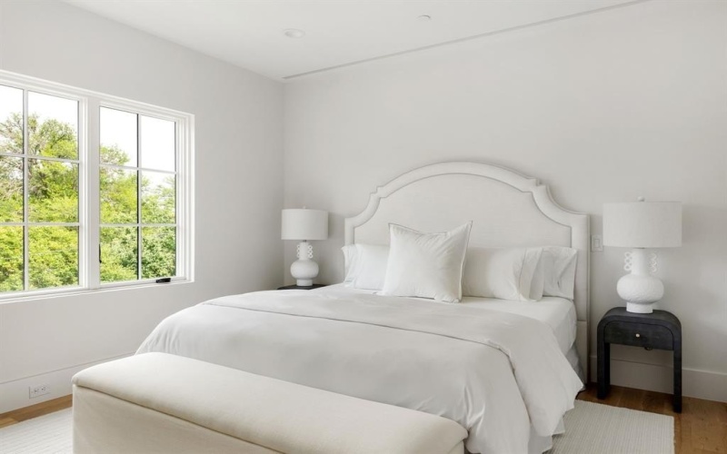 3939 Hawthorne #102, Dallas, TX 75219, 2 Bedrooms Bedrooms, ,2 BathroomsBathrooms,Residential,For Sale,3939 Hawthorne,0,21063849