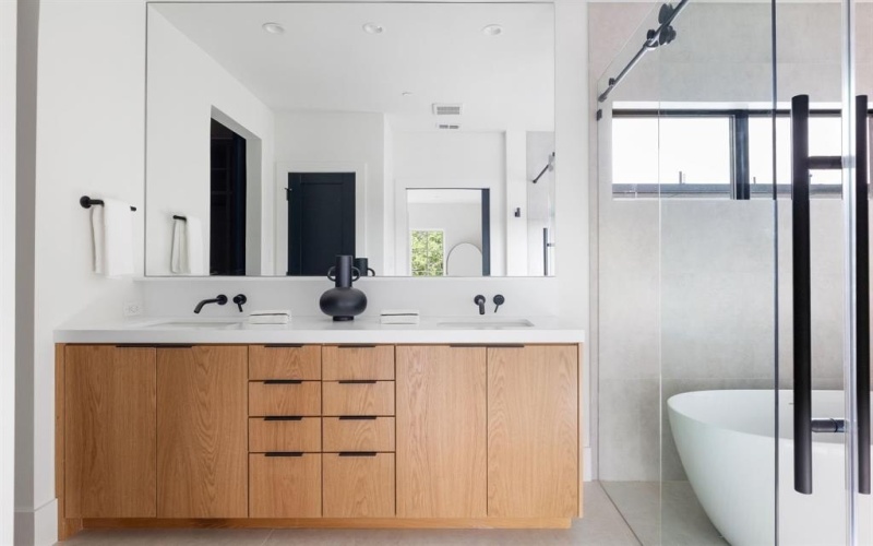 3939 Hawthorne #102, Dallas, TX 75219, 2 Bedrooms Bedrooms, ,2 BathroomsBathrooms,Residential,For Sale,3939 Hawthorne,0,21063849