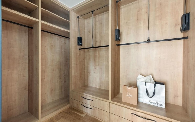 3939 Hawthorne #102, Dallas, TX 75219, 2 Bedrooms Bedrooms, ,2 BathroomsBathrooms,Residential,For Sale,3939 Hawthorne,0,21063849