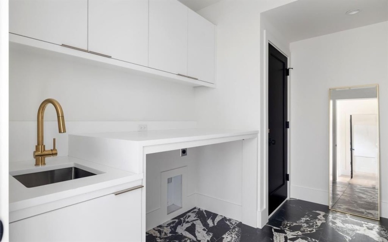 3939 Hawthorne #102, Dallas, TX 75219, 2 Bedrooms Bedrooms, ,2 BathroomsBathrooms,Residential,For Sale,3939 Hawthorne,0,21063849