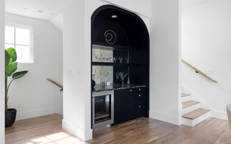 3939 Hawthorne #102, Dallas, TX 75219, 2 Bedrooms Bedrooms, ,2 BathroomsBathrooms,Residential,For Sale,3939 Hawthorne,0,21063849