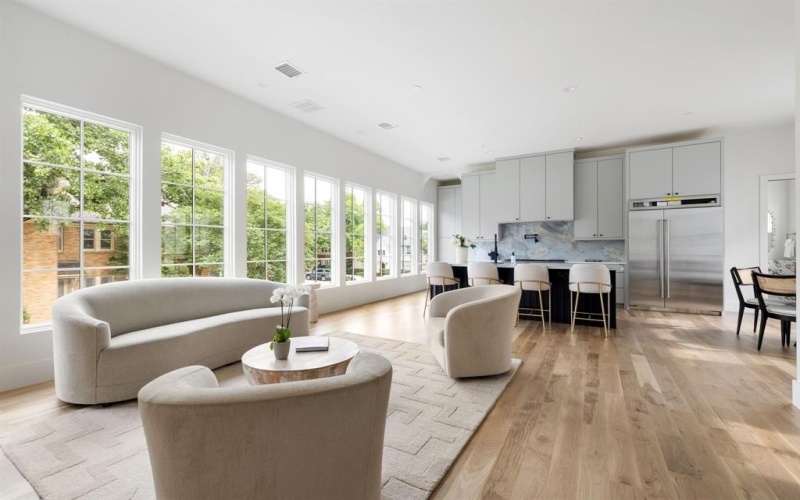 3939 Hawthorne #102, Dallas, TX 75219, 2 Bedrooms Bedrooms, ,2 BathroomsBathrooms,Residential,For Sale,3939 Hawthorne,0,21063849