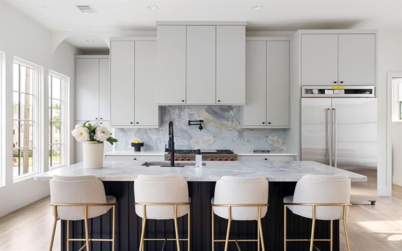 3939 Hawthorne #102, Dallas, TX 75219, 2 Bedrooms Bedrooms, ,2 BathroomsBathrooms,Residential,For Sale,3939 Hawthorne,0,21063849