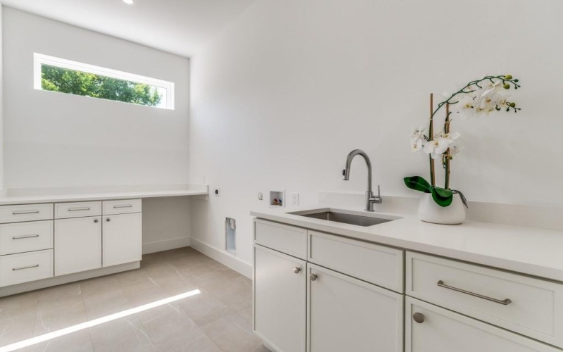 2410 N Prairie Avenue, Dallas, TX 75204, 4 Habitaciones Habitaciones , ,5 BañosBaños,Residential,En Venta,2410 N Prairie Avenue,0,21064241