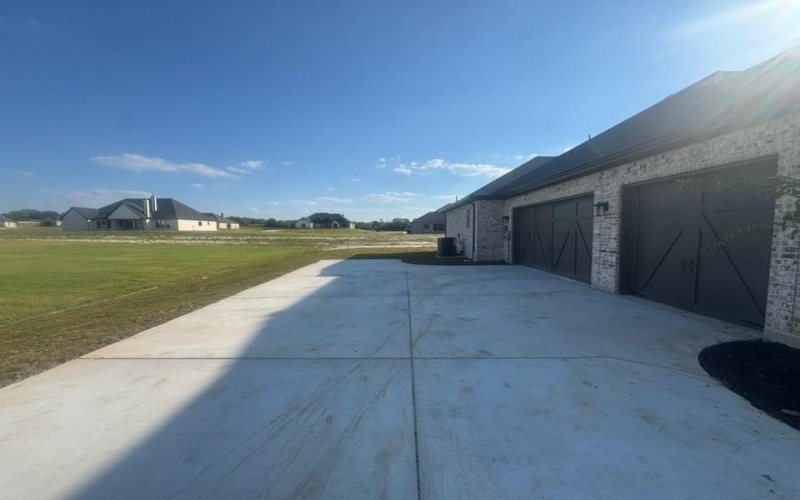 1445 Julian Drive, Van Alstyne, TX 75495, 4 Bedrooms Bedrooms, ,2 BathroomsBathrooms,Residential,For Sale,1445 Julian Drive,0,21064320