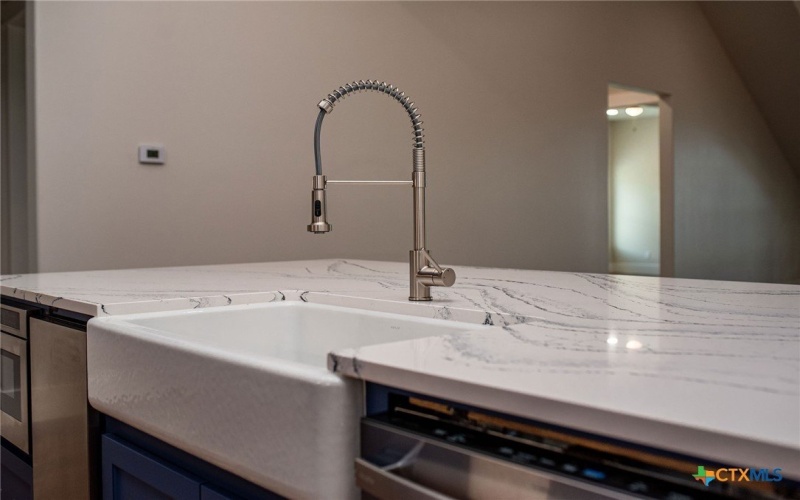 2062 W Harrison Avenue, Port O'Connor, TX 77982, 5 Habitaciones Habitaciones , ,3 BañosBaños,Residential,En Venta,2062 W Harrison Avenue,0,593060