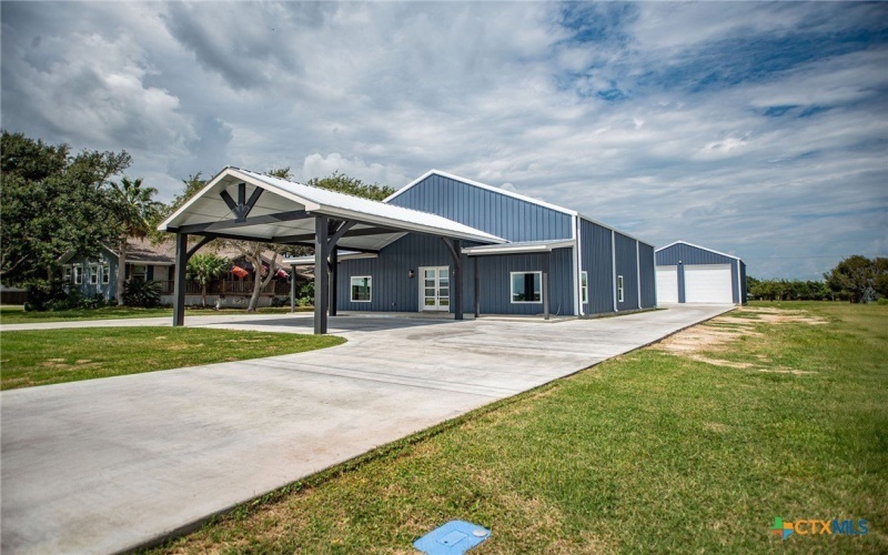 2062 W Harrison Avenue, Port O'Connor, TX 77982, 5 Habitaciones Habitaciones , ,3 BañosBaños,Residential,En Venta,2062 W Harrison Avenue,0,593060