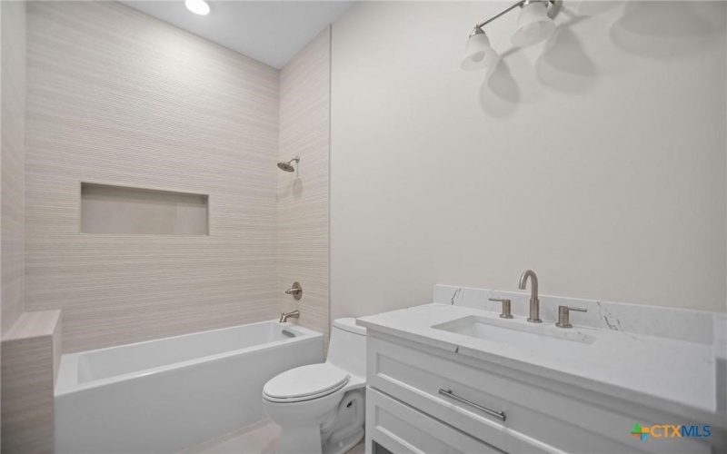 2062 W Harrison Avenue, Port O'Connor, TX 77982, 5 Habitaciones Habitaciones , ,3 BañosBaños,Residential,En Venta,2062 W Harrison Avenue,0,593060
