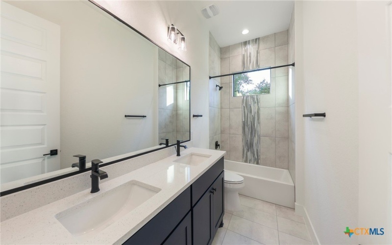 5668 Dry Comal Dr., New Braunfels, TX 78132, 5 Habitaciones Habitaciones , ,5 BañosBaños,Residential,En Venta,5668 Dry Comal Dr.,0,593114