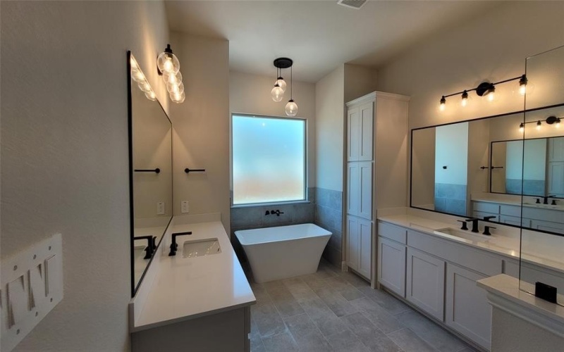 303 Crystal Lake Lane, Red Oak, TX 75154, 4 Bedrooms Bedrooms, ,3 BathroomsBathrooms,Residential,For Sale,303 Crystal Lake Lane,0,21063877