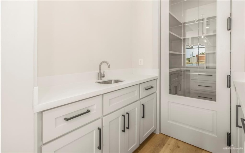 2600 Linva Avenue, Edinburg, TX 78541, 3 Bedrooms Bedrooms, ,2 BathroomsBathrooms,Residential,For Sale,2600 Linva Avenue,0,481356