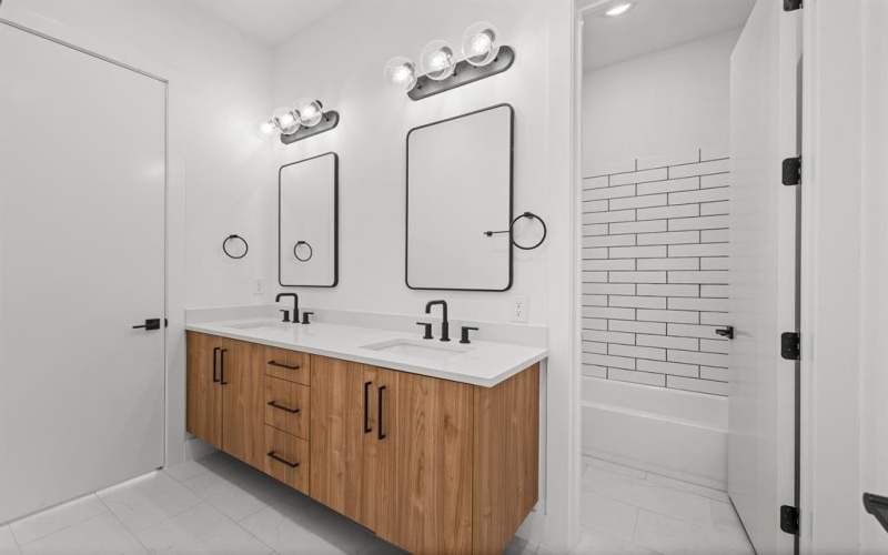 2323 N Carroll Avenue, Dallas, TX 75204, 4 Habitaciones Habitaciones , ,2 BañosBaños,Residential,En Venta,2323 N Carroll Avenue,0,21039458