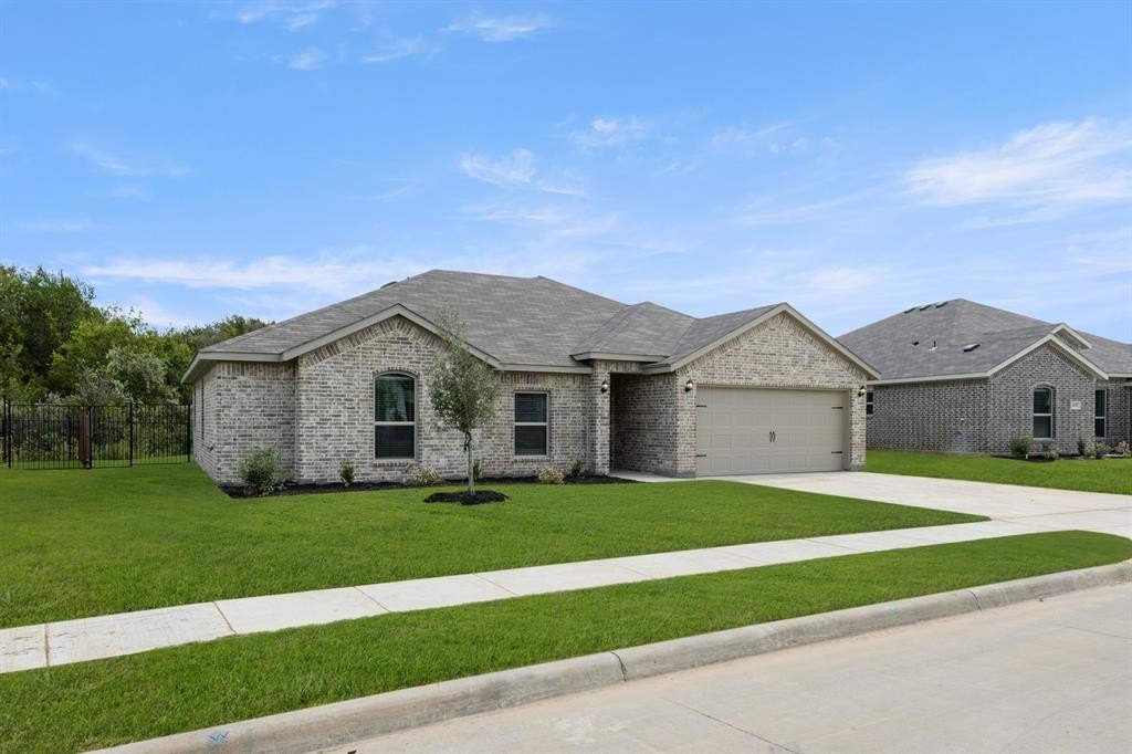 2629 Streamside, Burleson, TX 76028, 3 Bedrooms Bedrooms, ,2 BathroomsBathrooms,Residential,For Sale,2629 Streamside,0,21065543