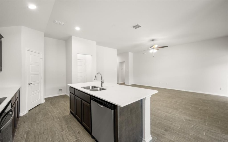 2629 Streamside, Burleson, TX 76028, 3 Bedrooms Bedrooms, ,2 BathroomsBathrooms,Residential,For Sale,2629 Streamside,0,21065543