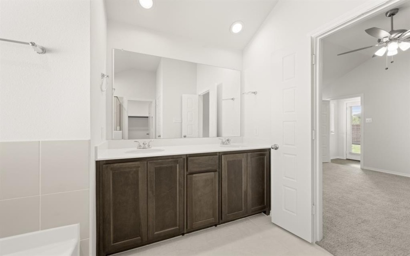 2629 Streamside, Burleson, TX 76028, 3 Bedrooms Bedrooms, ,2 BathroomsBathrooms,Residential,For Sale,2629 Streamside,0,21065543