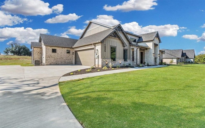 1005 Lilly Lane, Weatherford, TX 76088, 3 Bedrooms Bedrooms, ,2 BathroomsBathrooms,Residential,For Sale,1005 Lilly Lane,0,21065574