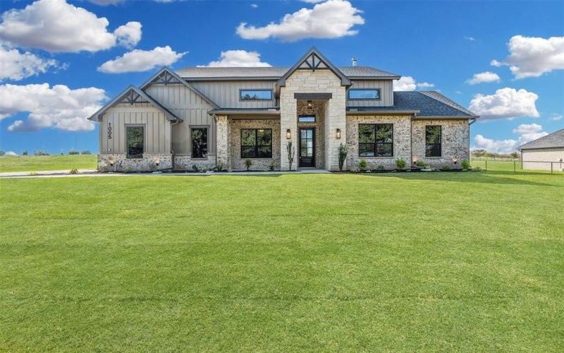 1005 Lilly Lane, Weatherford, TX 76088, 3 Bedrooms Bedrooms, ,2 BathroomsBathrooms,Residential,For Sale,1005 Lilly Lane,0,21065574