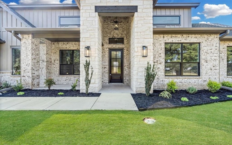 1005 Lilly Lane, Weatherford, TX 76088, 3 Bedrooms Bedrooms, ,2 BathroomsBathrooms,Residential,For Sale,1005 Lilly Lane,0,21065574