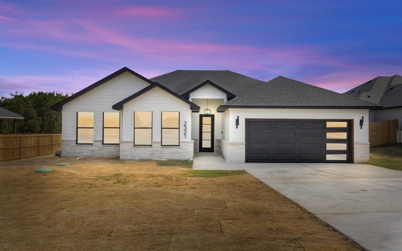 2321 Neches Street, Granbury, TX 76048, 4 Bedrooms Bedrooms, ,2 BathroomsBathrooms,Residential,For Sale,2321 Neches Street,0,21062576