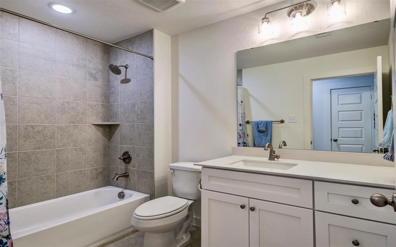 112 Hogan Place, Runaway Bay, TX 76426, 4 Habitaciones Habitaciones , ,2 BañosBaños,Residential,En Venta,112 Hogan Place,0,21064197