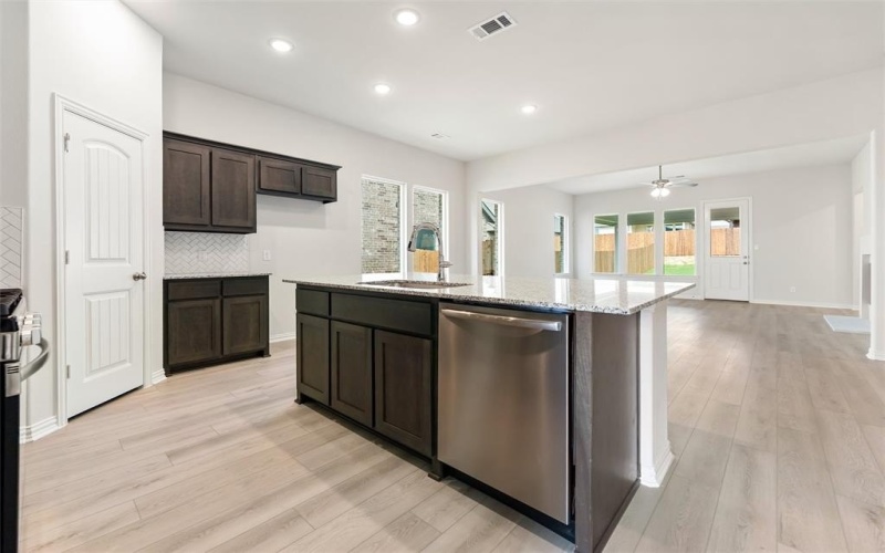 3529 Helena Street, Gainesville, TX 76240, 3 Habitaciones Habitaciones , ,2 BañosBaños,Residential,En Venta,3529 Helena Street,0,21064816