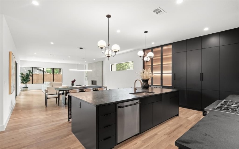 6026 Martel Avenue, Dallas, TX 75206, 5 Bedrooms Bedrooms, ,6 BathroomsBathrooms,Residential,For Sale,6026 Martel Avenue,0,21064964