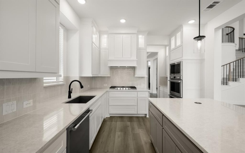 2304 Flock Drive, Mansfield, TX 76063, 5 Habitaciones Habitaciones , ,5 BañosBaños,Residential,En Venta,2304 Flock Drive,0,21065802