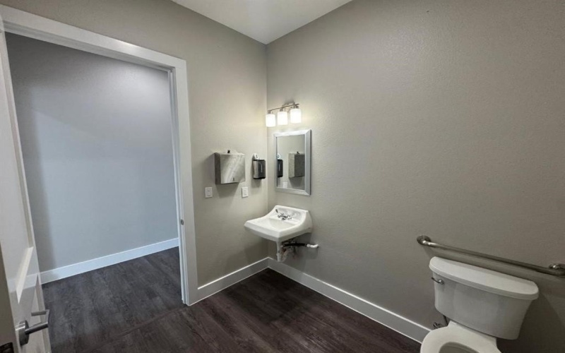 2200 Traders Road #303, Greenville, TX 75402, ,Commercial Sale,En Venta,2200 Traders Road,0,21065990