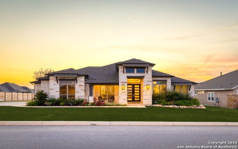 552 falcon, Castroville, TX 78009, 4 Habitaciones Habitaciones , ,3 BañosBaños,Residential,En Venta,552 falcon,0,1909411