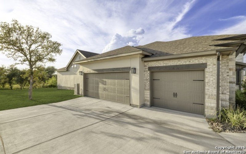 552 falcon, Castroville, TX 78009, 4 Habitaciones Habitaciones , ,3 BañosBaños,Residential,En Venta,552 falcon,0,1909411