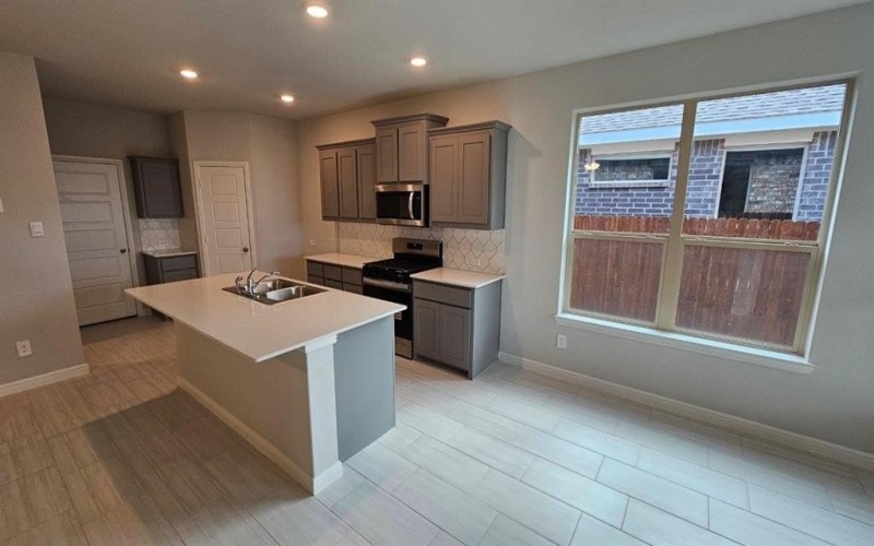 617 AMBER FIELDS Drive, Denton, TX 76259, 4 Habitaciones Habitaciones , ,2 BañosBaños,Residential,En Venta,617 AMBER FIELDS Drive,0,21064891