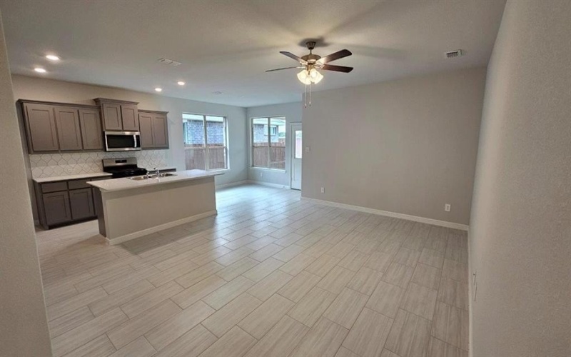 617 AMBER FIELDS Drive, Denton, TX 76259, 4 Habitaciones Habitaciones , ,2 BañosBaños,Residential,En Venta,617 AMBER FIELDS Drive,0,21064891