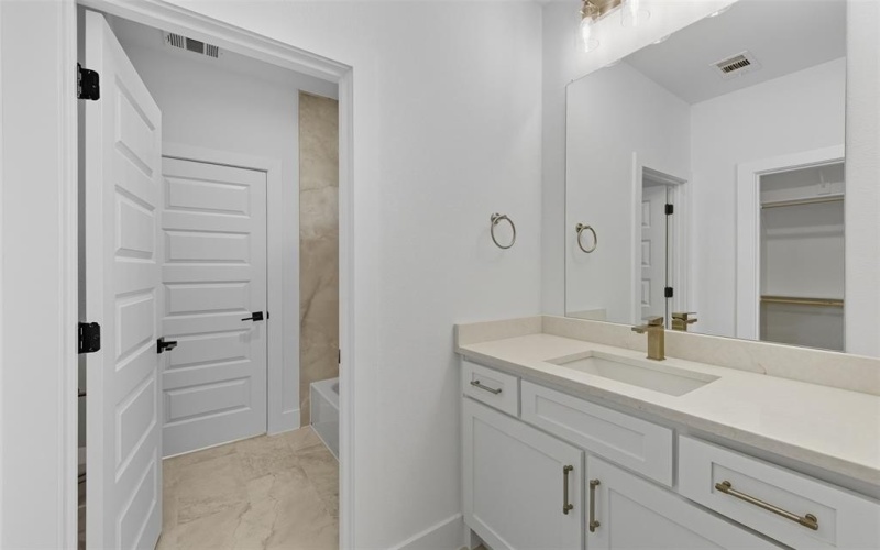 3003 Oak Bourne Drive, Arlington, TX 76016, 5 Habitaciones Habitaciones , ,3 BañosBaños,Residential,En Venta,3003 Oak Bourne Drive,0,21065779
