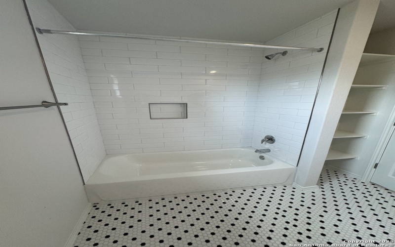 631 E Carolina unit: 4 #4, San Antonio, TX 78210, 2 Habitaciones Habitaciones , ,1 BañoBaños,Residential,En Venta,631 E Carolina unit: 4,0,1909421