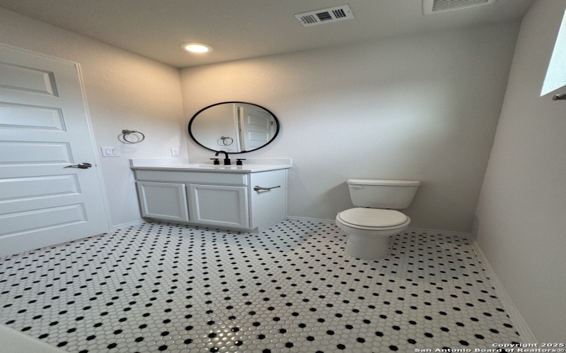 631 E Carolina unit: 4 #4, San Antonio, TX 78210, 2 Habitaciones Habitaciones , ,1 BañoBaños,Residential,En Venta,631 E Carolina unit: 4,0,1909421