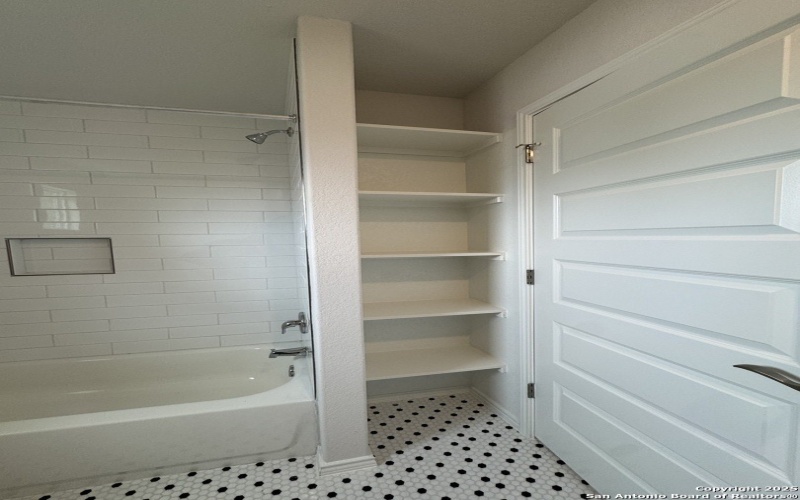 631 E Carolina unit: 4 #4, San Antonio, TX 78210, 2 Habitaciones Habitaciones , ,1 BañoBaños,Residential,En Venta,631 E Carolina unit: 4,0,1909421