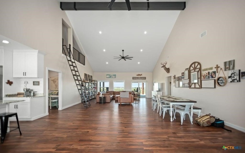 55 State Highway 316, Port Lavaca, TX 77979, 4 Habitaciones Habitaciones , ,3 BañosBaños,Residential,En Venta,55 State Highway 316,0,465241