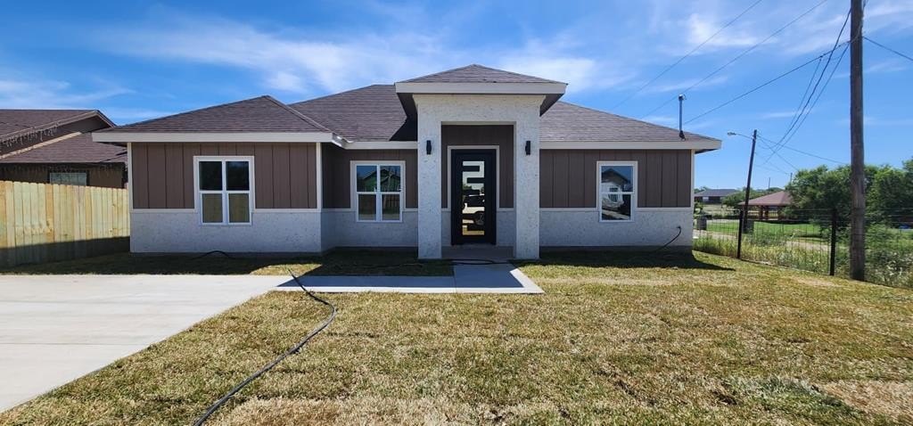 75 School Circle, Eagle Pass, TX 78852, 3 Bedrooms Bedrooms, ,2 BathroomsBathrooms,Residential,For Sale,75 School Circle,0,81335