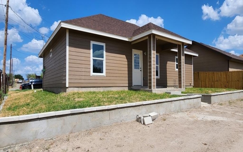 75 School Circle, Eagle Pass, TX 78852, 3 Bedrooms Bedrooms, ,2 BathroomsBathrooms,Residential,For Sale,75 School Circle,0,81335
