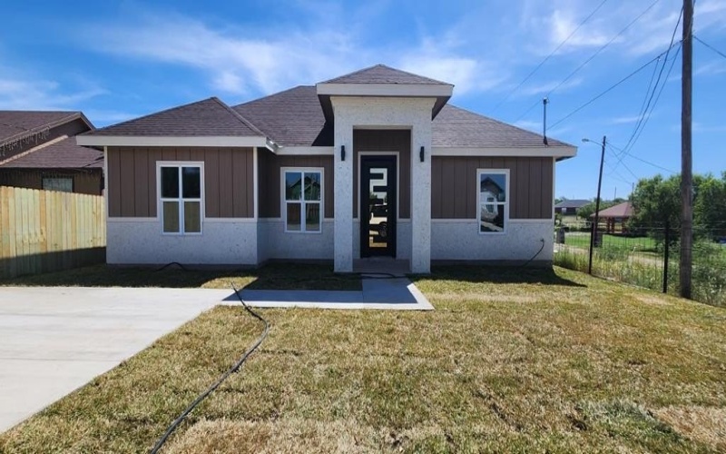 75 School Circle, Eagle Pass, TX 78852, 3 Bedrooms Bedrooms, ,2 BathroomsBathrooms,Residential,For Sale,75 School Circle,0,81335