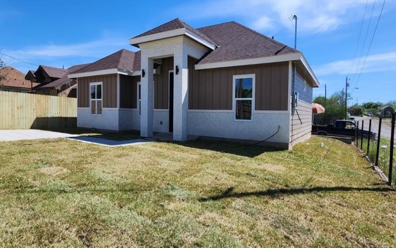 75 School Circle, Eagle Pass, TX 78852, 3 Bedrooms Bedrooms, ,2 BathroomsBathrooms,Residential,For Sale,75 School Circle,0,81335