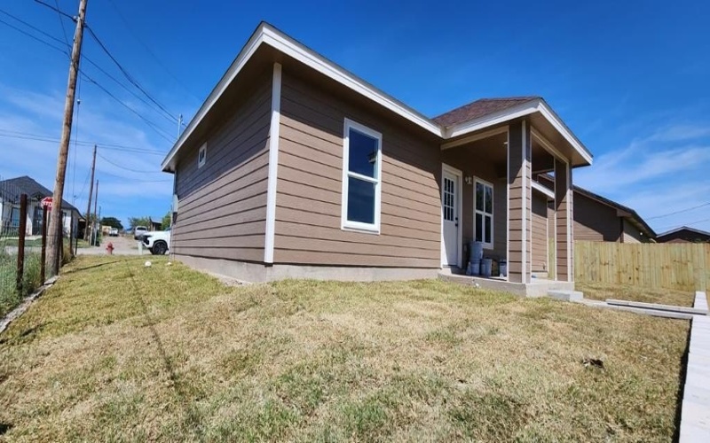 75 School Circle, Eagle Pass, TX 78852, 3 Bedrooms Bedrooms, ,2 BathroomsBathrooms,Residential,For Sale,75 School Circle,0,81335