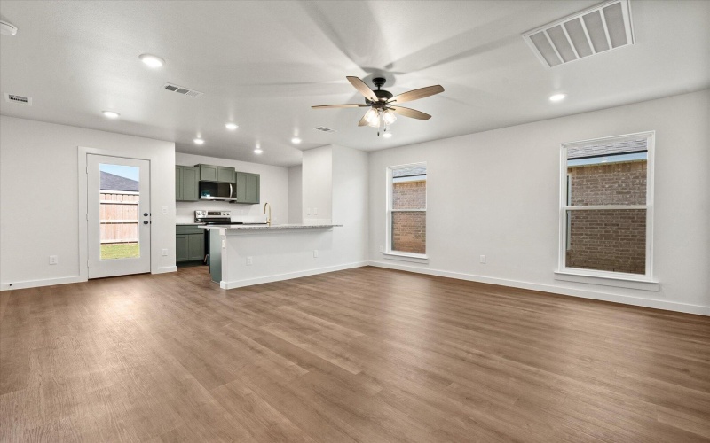 8310 24th Street, Lubbock, TX 79407, 2 Habitaciones Habitaciones , ,2 BañosBaños,Residential,En Venta,8310 24th Street,0,202560913