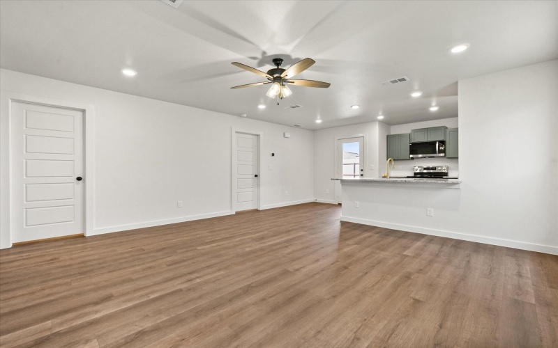 8310 24th Street, Lubbock, TX 79407, 2 Habitaciones Habitaciones , ,2 BañosBaños,Residential,En Venta,8310 24th Street,0,202560913