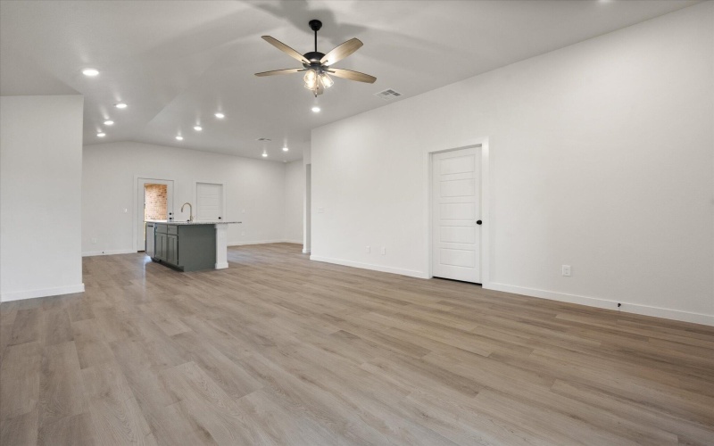 1620 N Clinton Avenue, Lubbock, TX 79416, 3 Habitaciones Habitaciones , ,2 BañosBaños,Residential,En Venta,1620 N Clinton Avenue,0,202560914