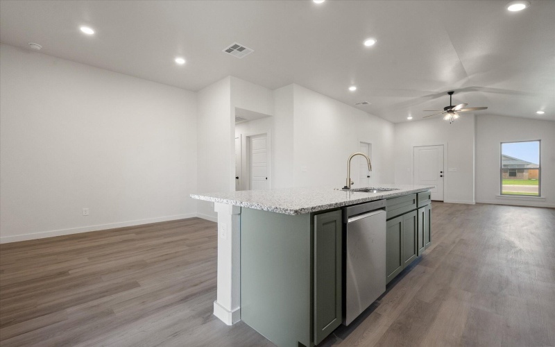1620 N Clinton Avenue, Lubbock, TX 79416, 3 Habitaciones Habitaciones , ,2 BañosBaños,Residential,En Venta,1620 N Clinton Avenue,0,202560914