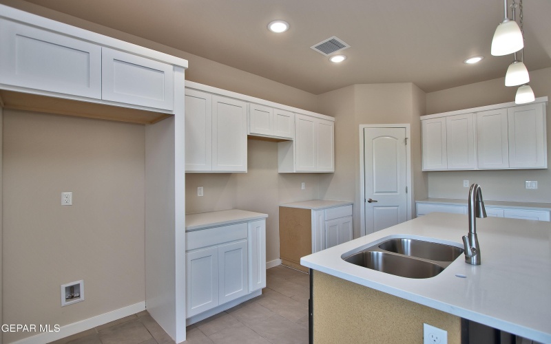 5905 Ruidoso Downs Street, El Paso, TX 79932, 4 Habitaciones Habitaciones , ,1 BañoBaños,Residential,En Venta,5905 Ruidoso Downs Street,921385