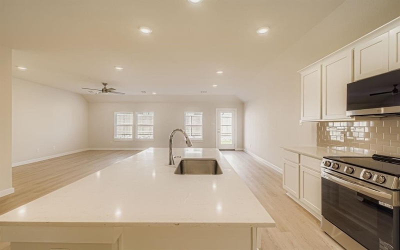 326 Amberville Drive, Red Oak, TX 75154, 3 Bedrooms Bedrooms, ,2 BathroomsBathrooms,Residential,For Sale,326 Amberville Drive,0,21066375