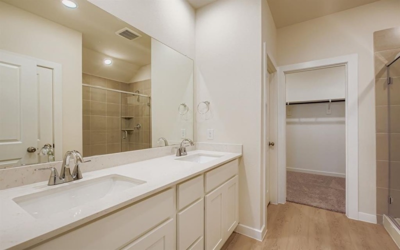 326 Amberville Drive, Red Oak, TX 75154, 3 Bedrooms Bedrooms, ,2 BathroomsBathrooms,Residential,For Sale,326 Amberville Drive,0,21066375